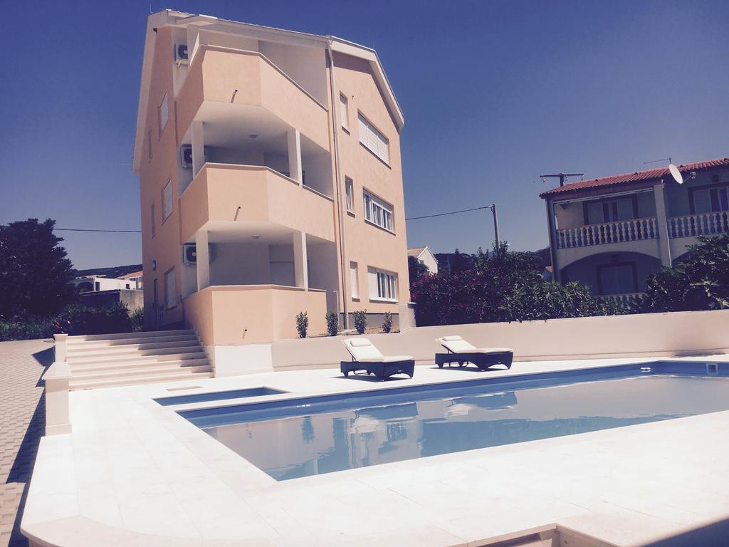Orange Apartments Novalja Exterior photo