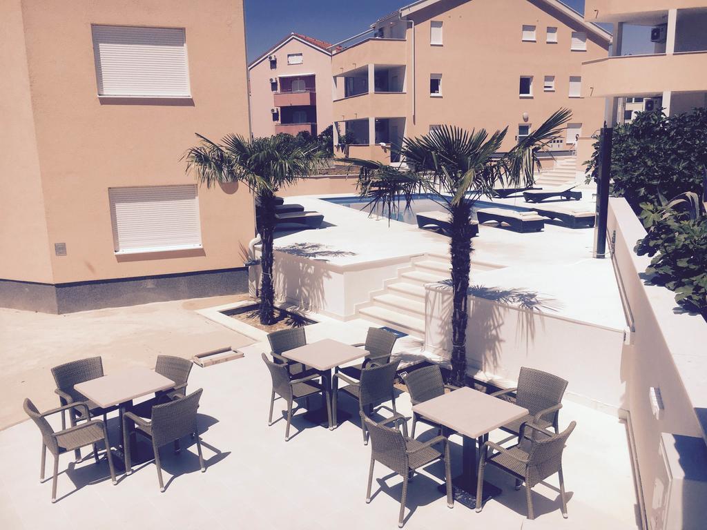 Orange Apartments Novalja Exterior photo