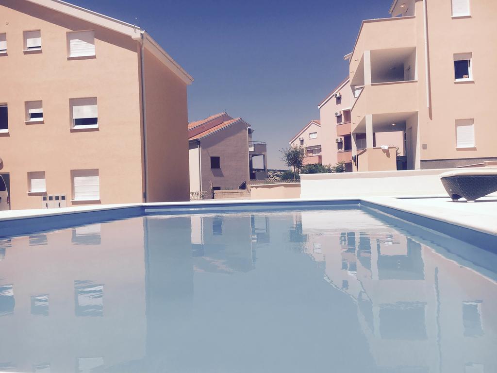 Orange Apartments Novalja Exterior photo