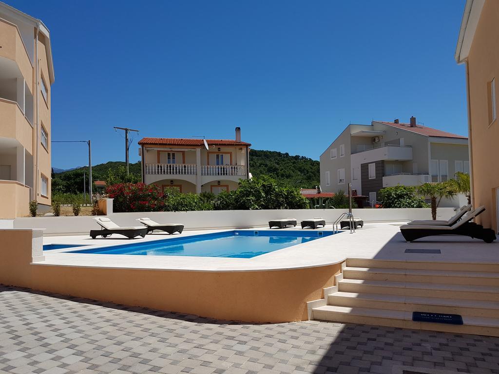 Orange Apartments Novalja Exterior photo