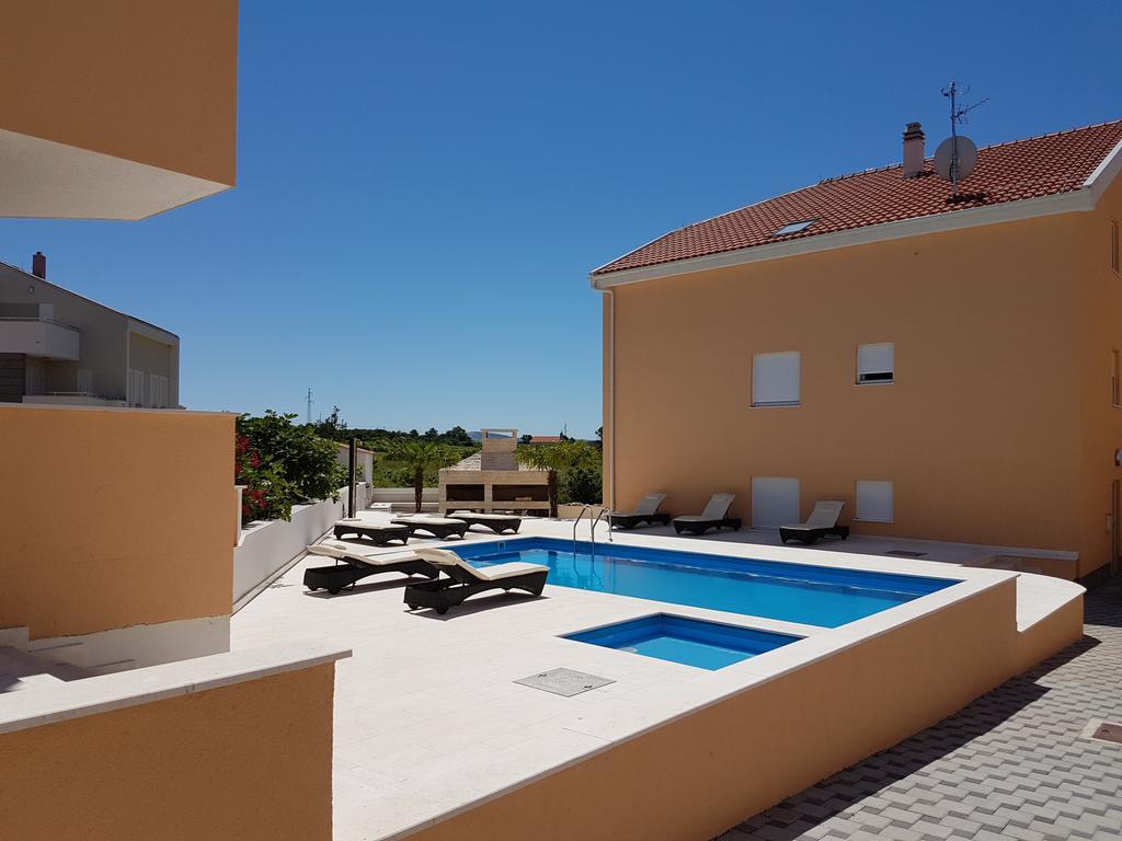 Orange Apartments Novalja Exterior photo