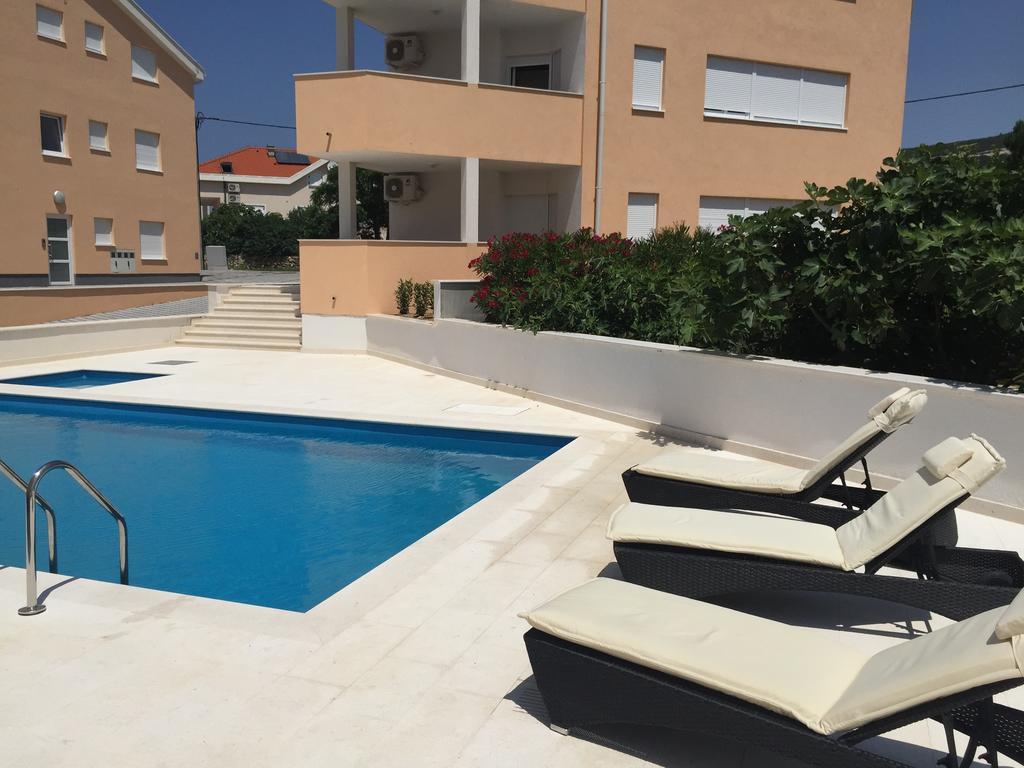 Orange Apartments Novalja Exterior photo