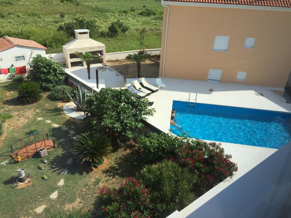 Orange Apartments Novalja Exterior photo
