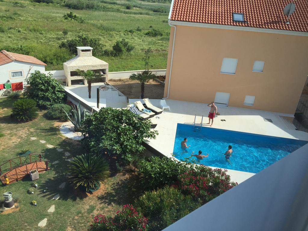 Orange Apartments Novalja Exterior photo